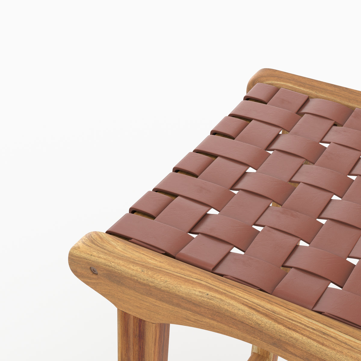 Détail du cuir tressé marron de l'assise du tabouret de bar Kuna en teck - Maison Pavane