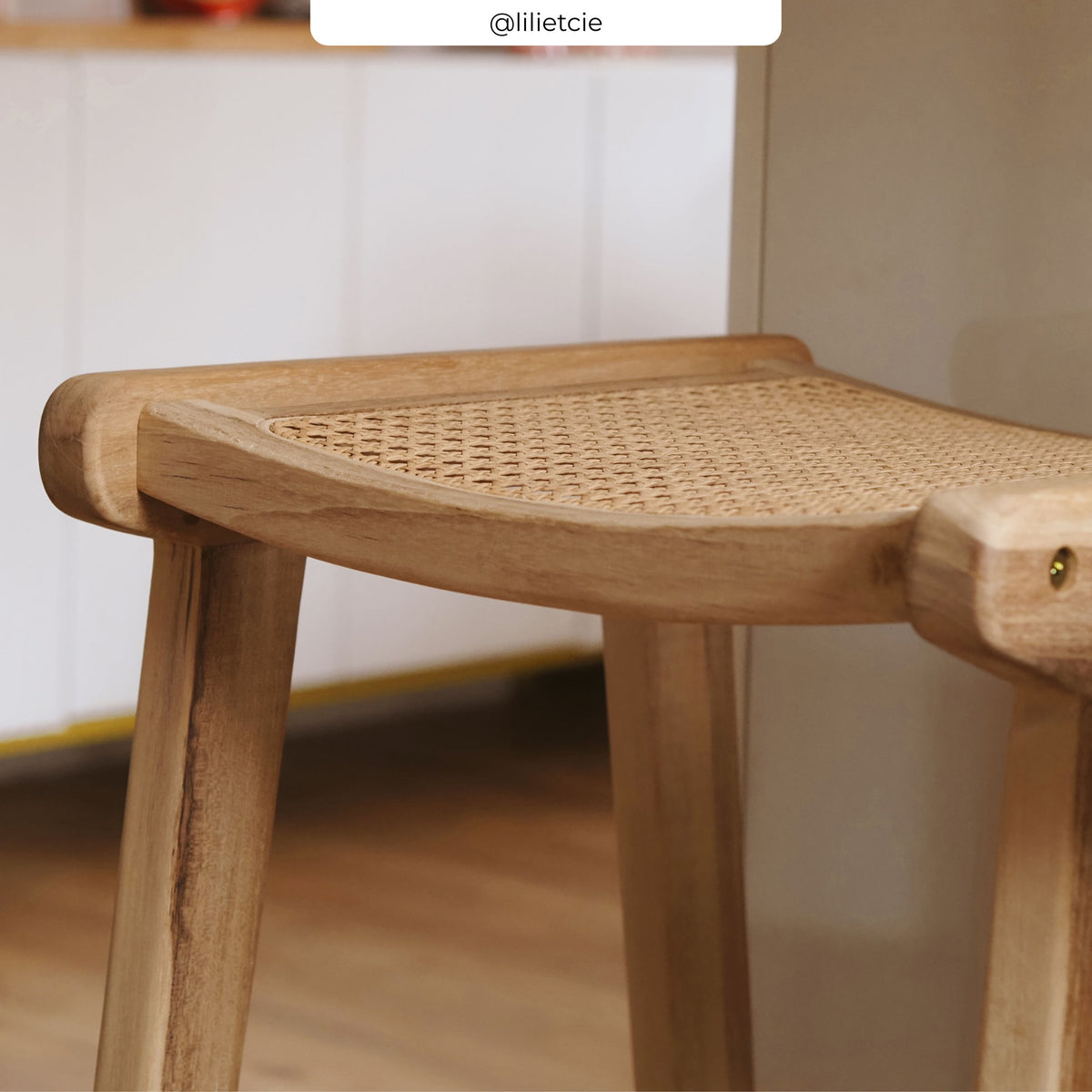 Taburete de bar Omaha en teca y ratán natural 65 cm