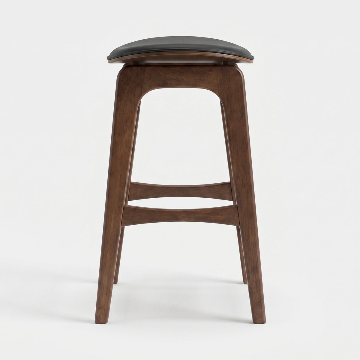 Tabouret pour îlot central Jude 65,5 cm en bois foncé et similicuir noir, vue de profil - Maison Pavane