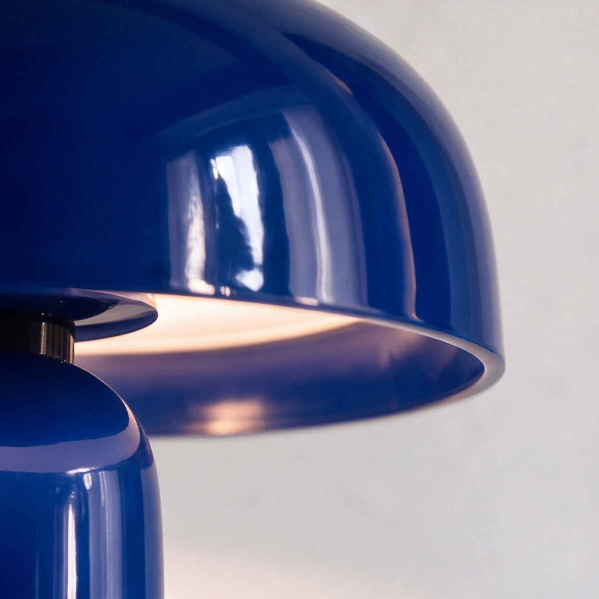 Zoom abat-jour bleu marine – Maison Pavane