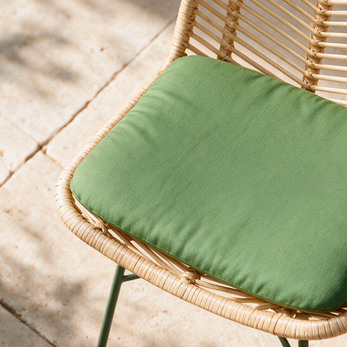 Zoom assise en tissu vert olive – Maison Pavane