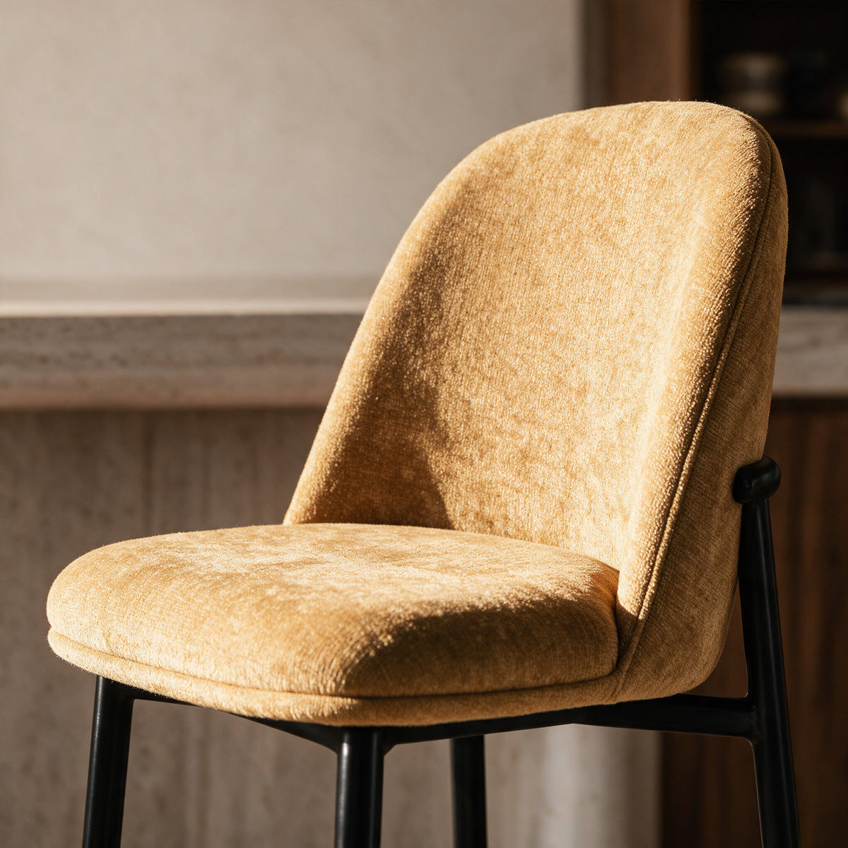 Zoom assise velours jaune moutarde – Maison Pavane