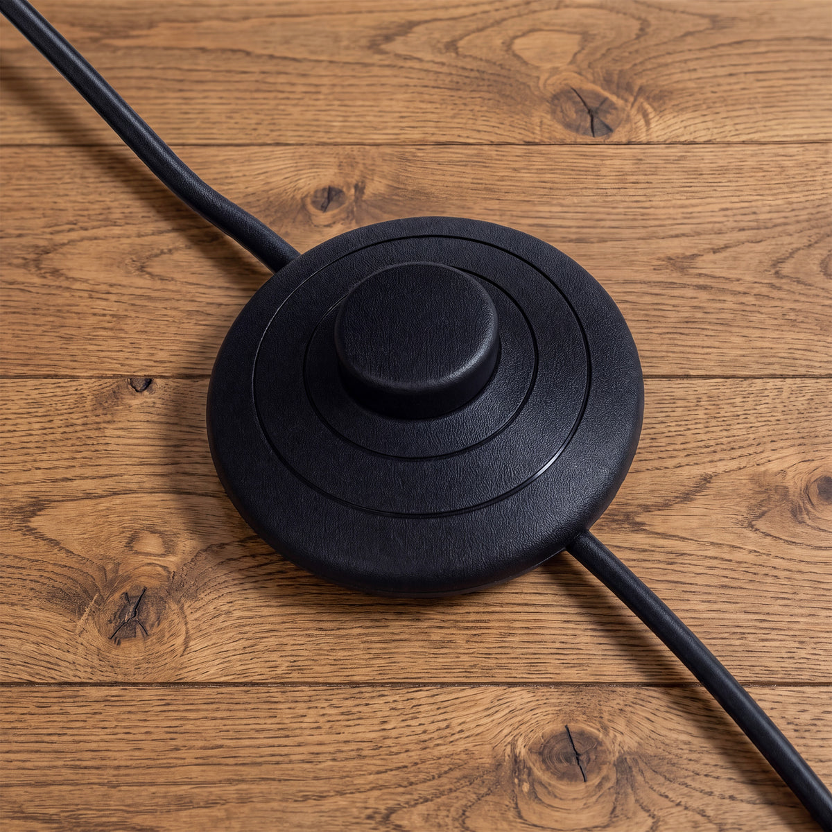 Zoom interrupteur noir lampadaire – Maison Pavane