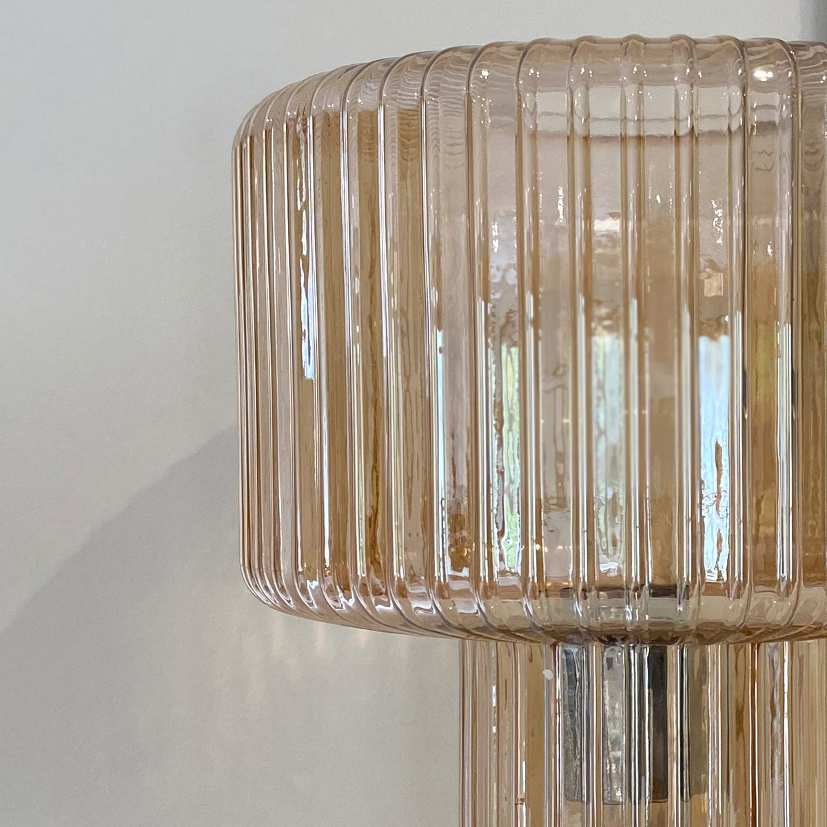 zoom lampe a poser en verre cannele verra