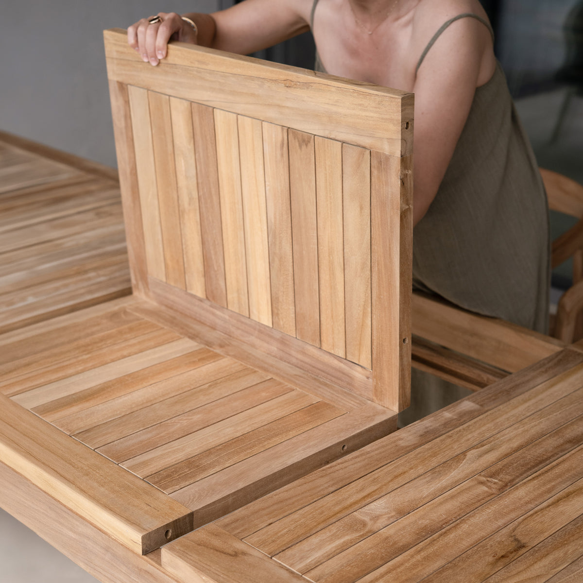 Zoom ouverture table extensible en bois – Maison Pavane