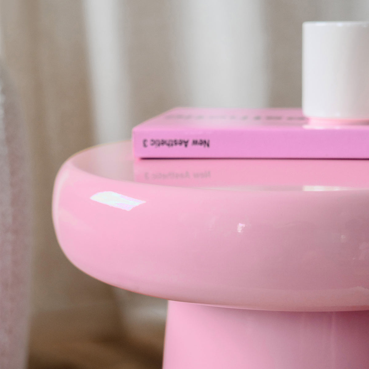 Zoom petite table basse métal rose